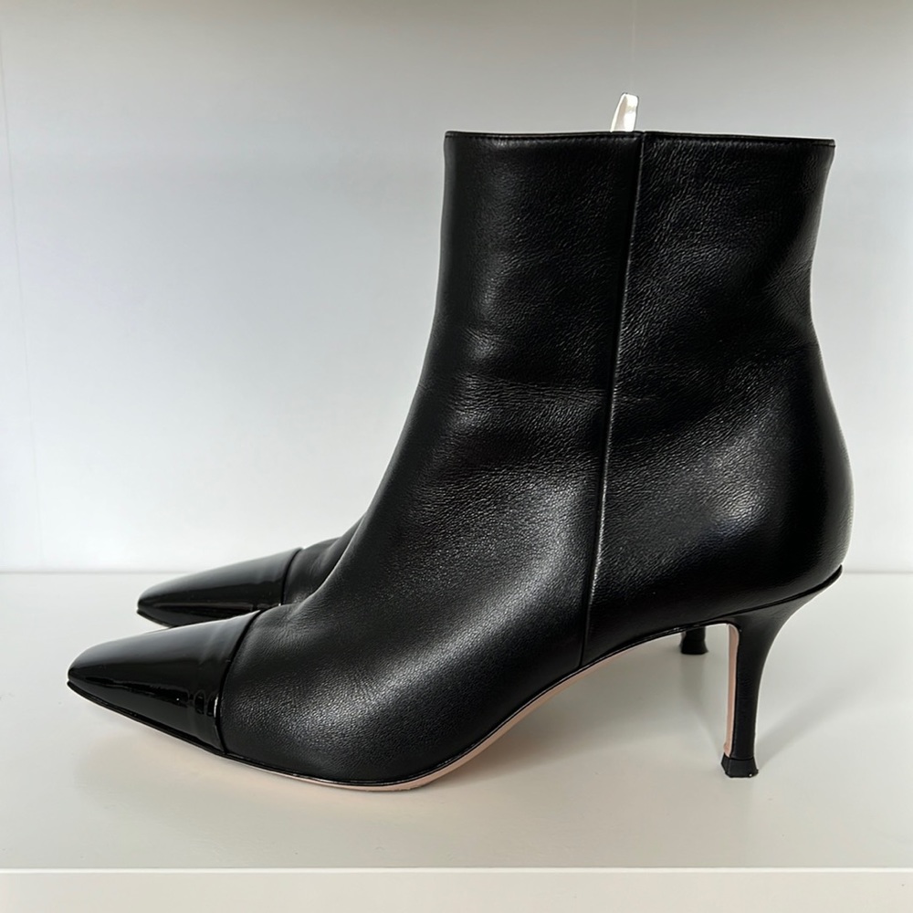 Gianvito Rossi black booties 37.5 patent toe